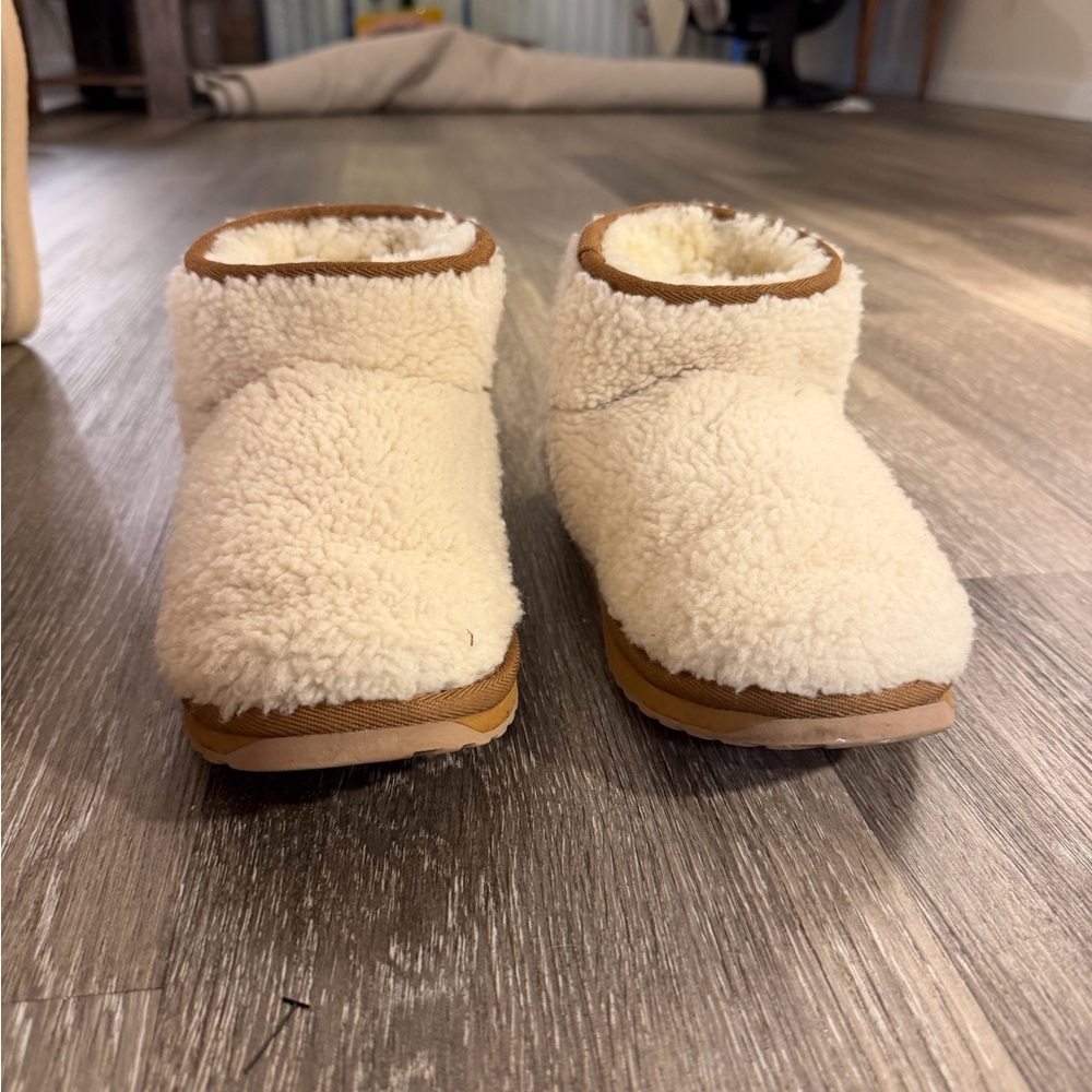 EMU Cozy Cream Shearling Slippers 7.5